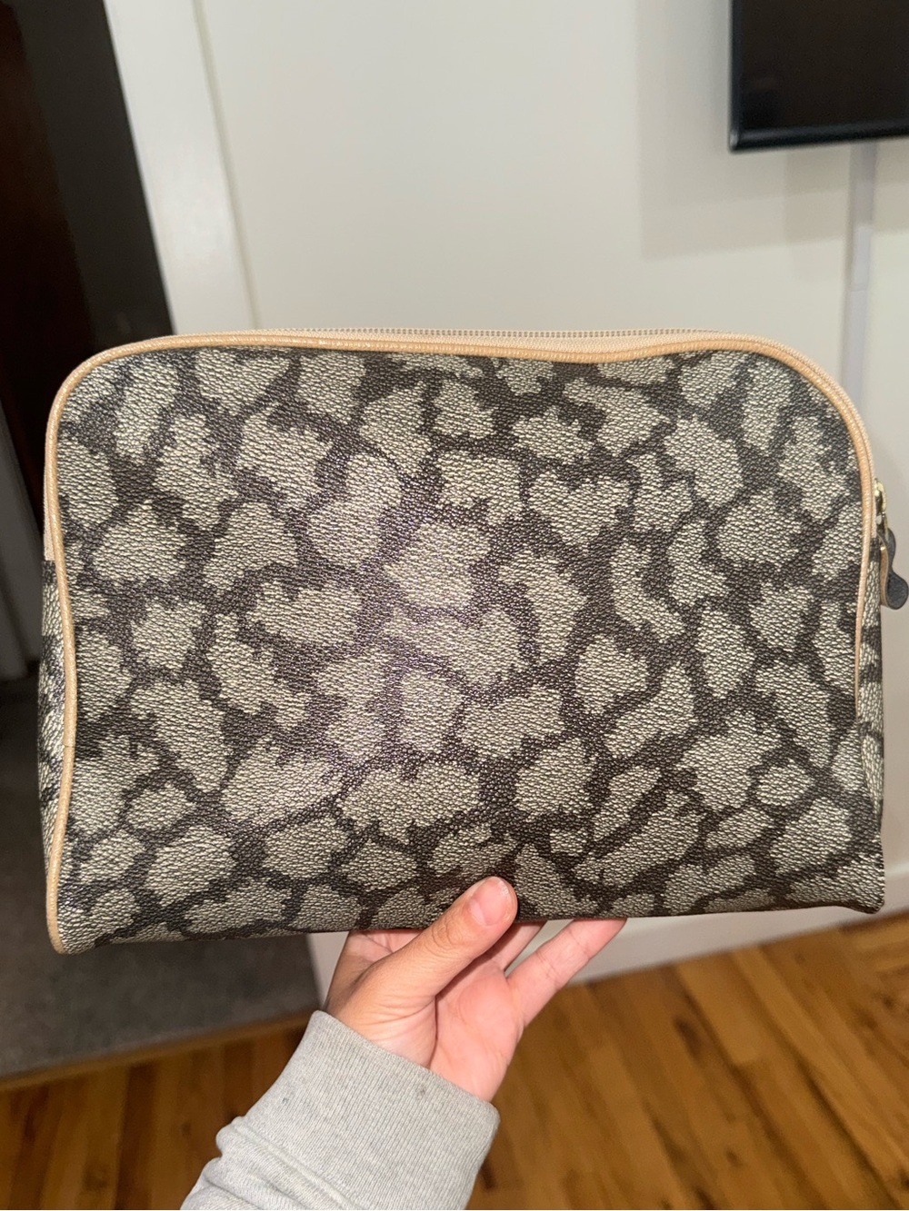 YSL Giraffe Cosmetic Pouch - Picture 2 of 10